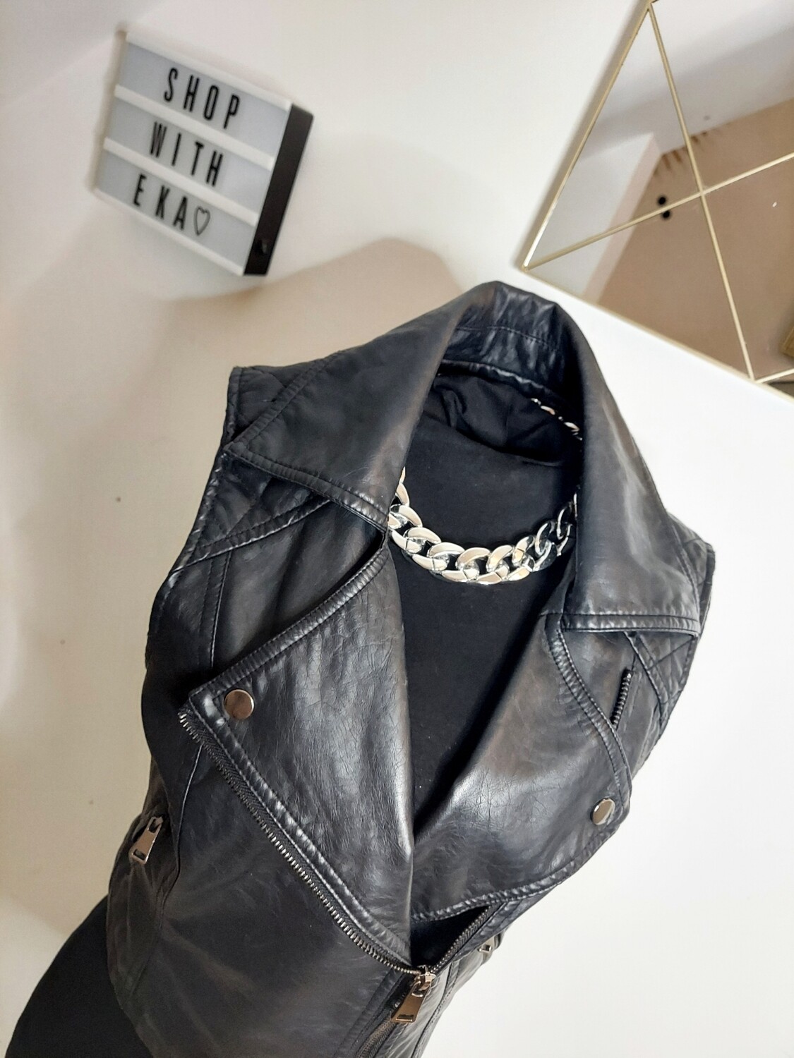 Used black faux leather shortsleeved cropped vest