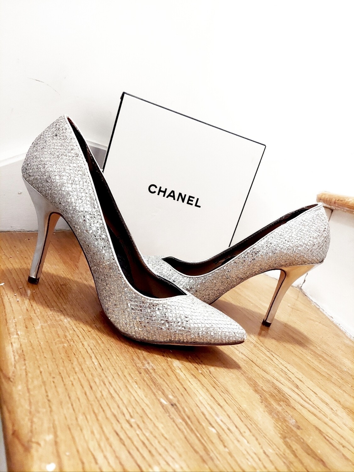 used rw &amp; Co size 9.5 silver rhinestone heels