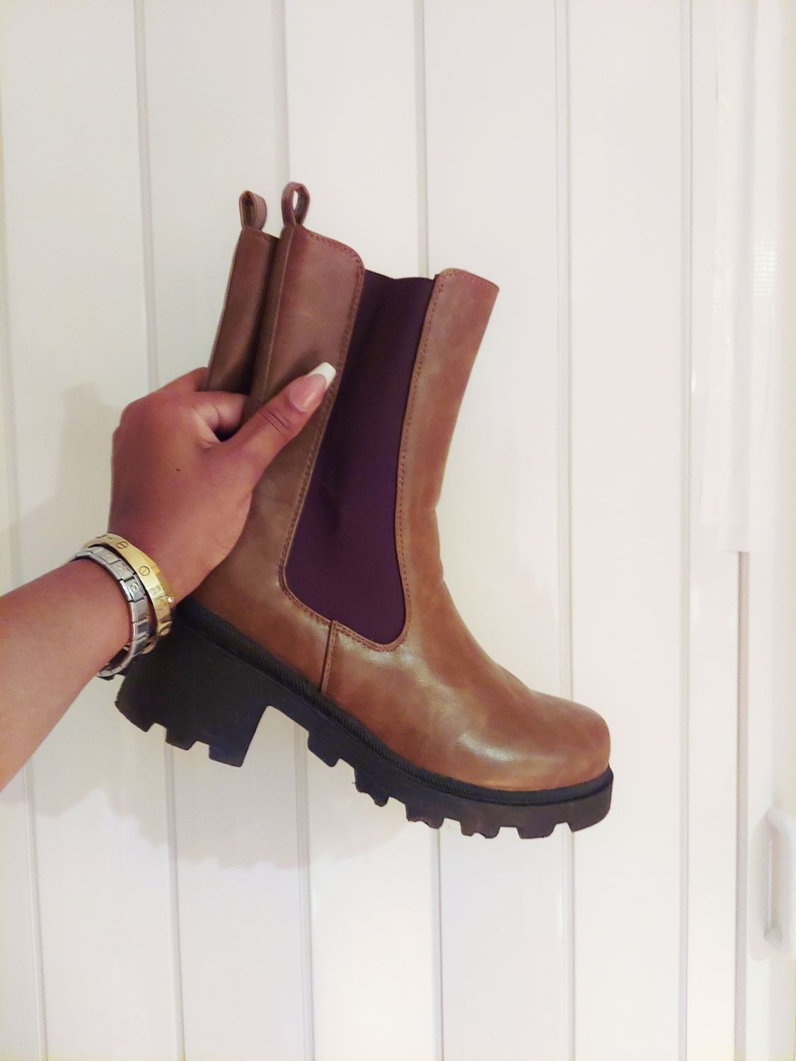 Brown faux leather Chelsea boots size 10 US