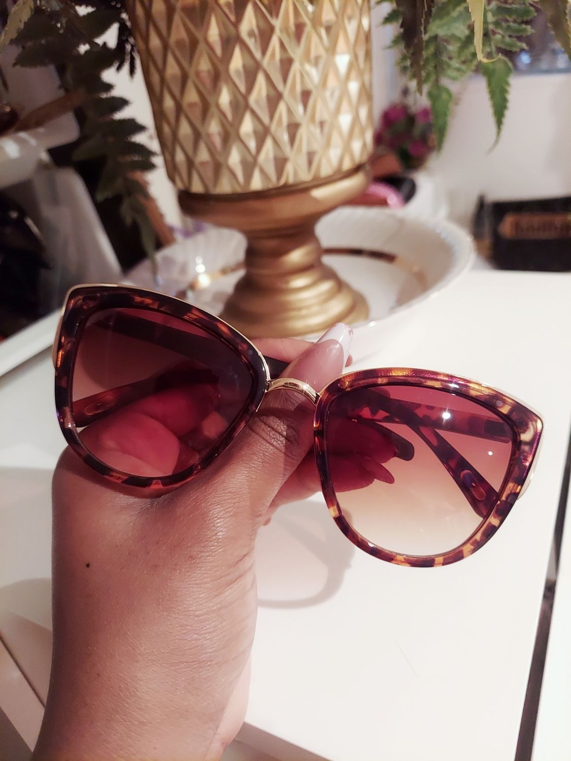 Brown tortoise cat eye sunglasses