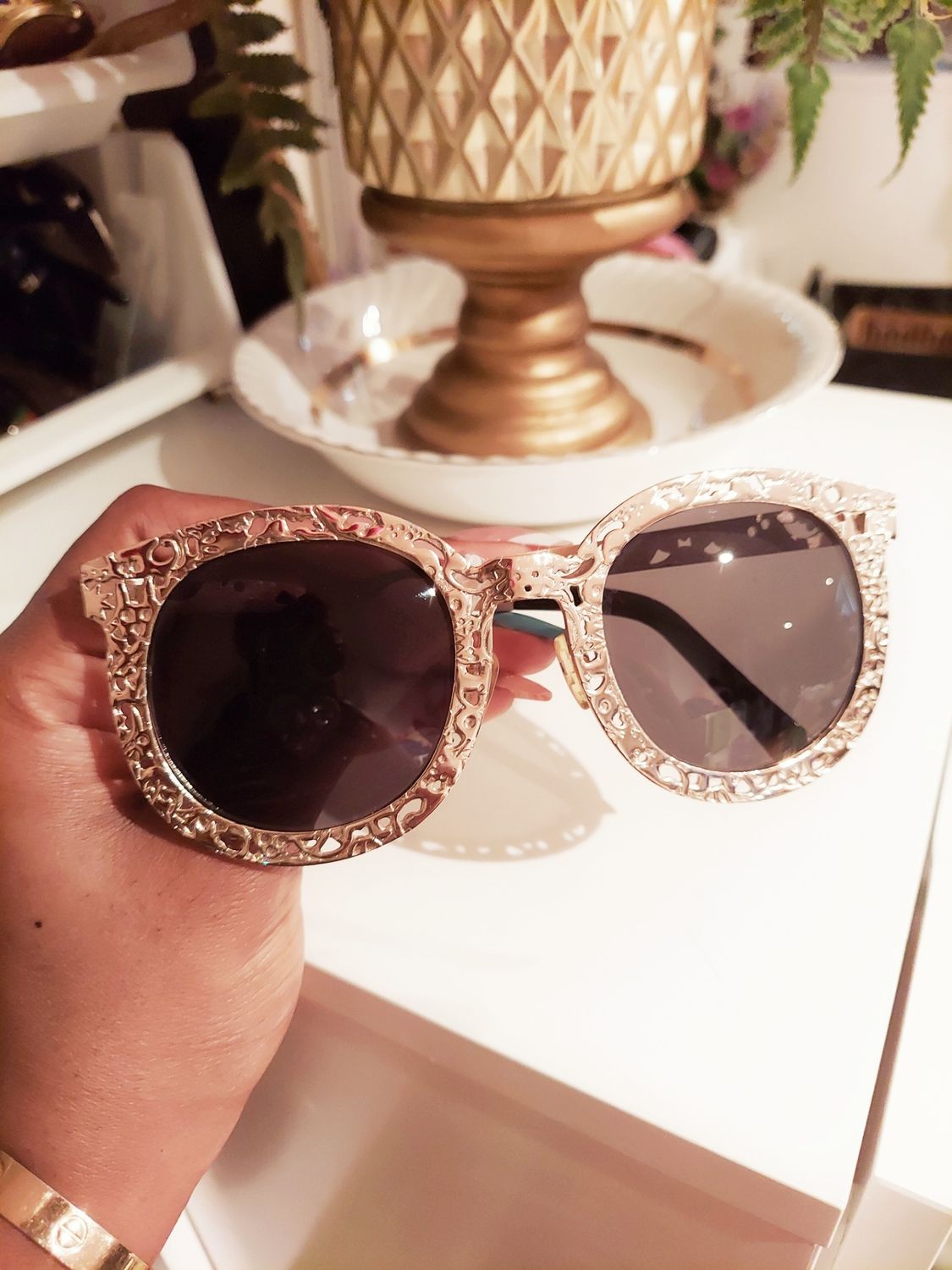 Gold round sunglasses