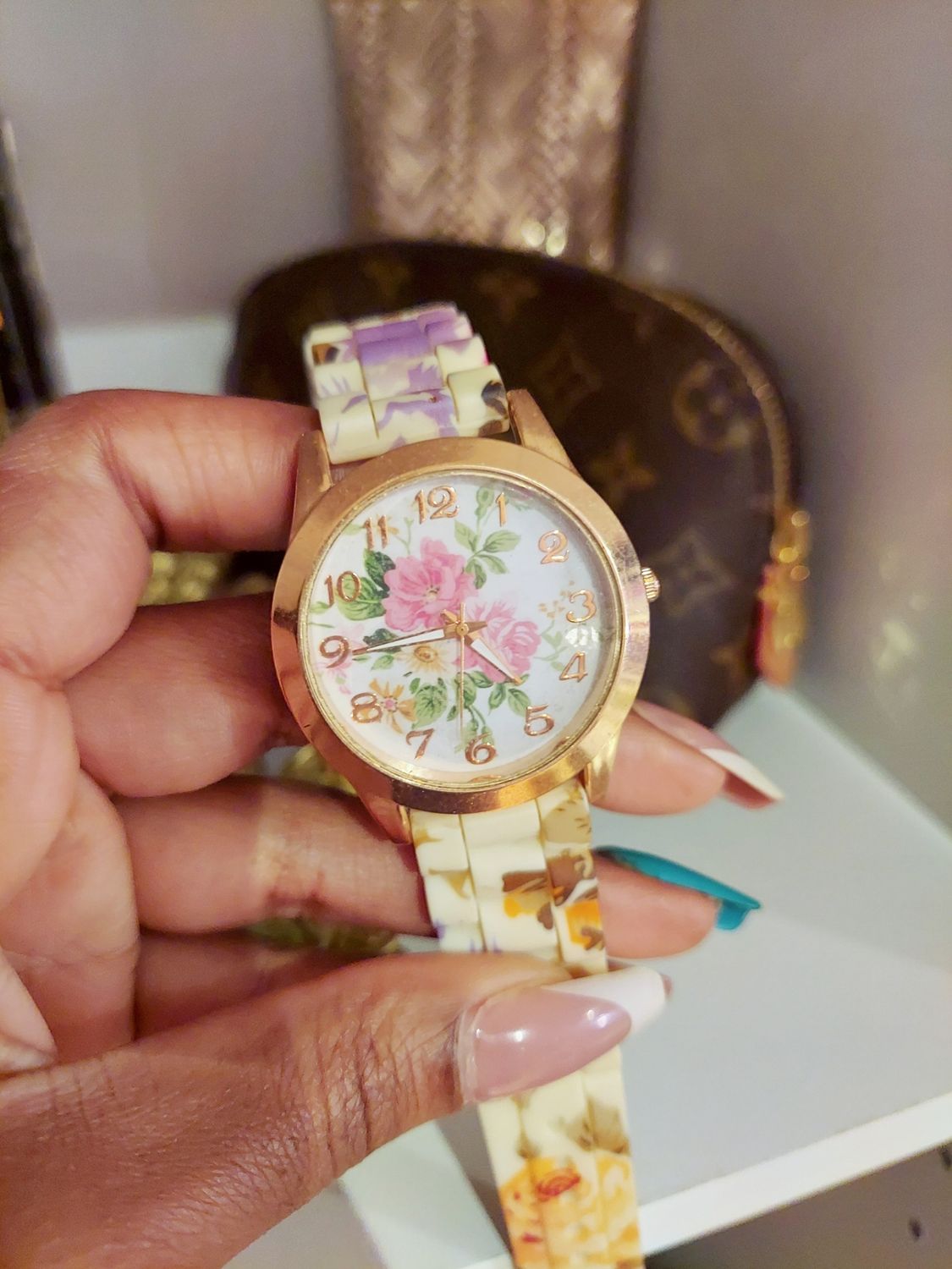Floral off-white rose gold watch