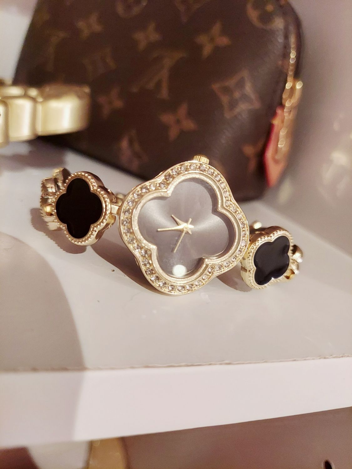 Black gold clover watch