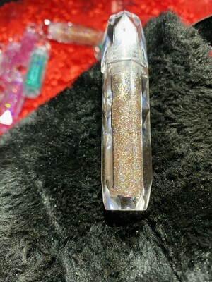 Xtra Lipgloss tube 
Shade: Goddess