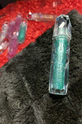 Xtra Lipgloss tube
Shade: Aquamarine