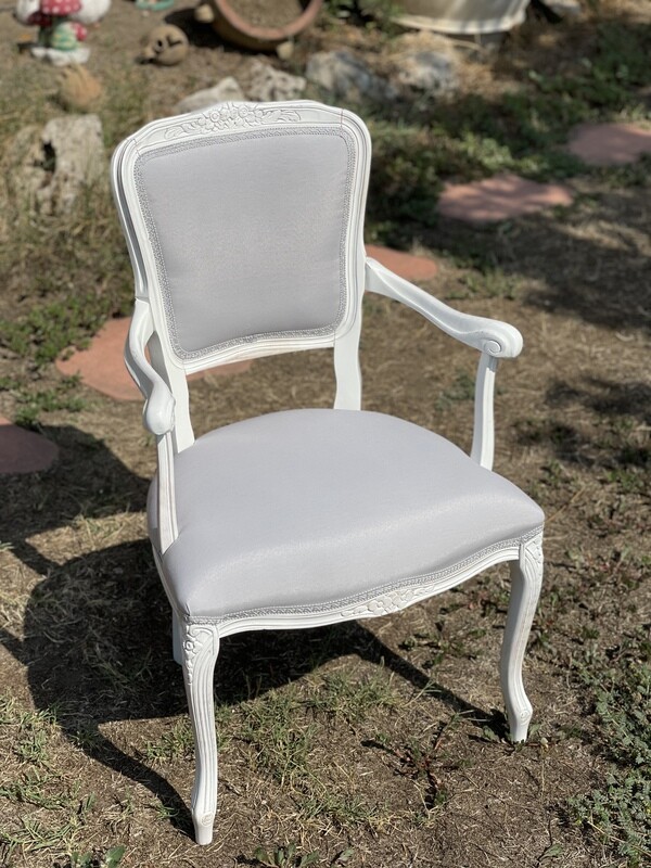 Poltroncina Parigina Grigia In Legno Bianco Shabby