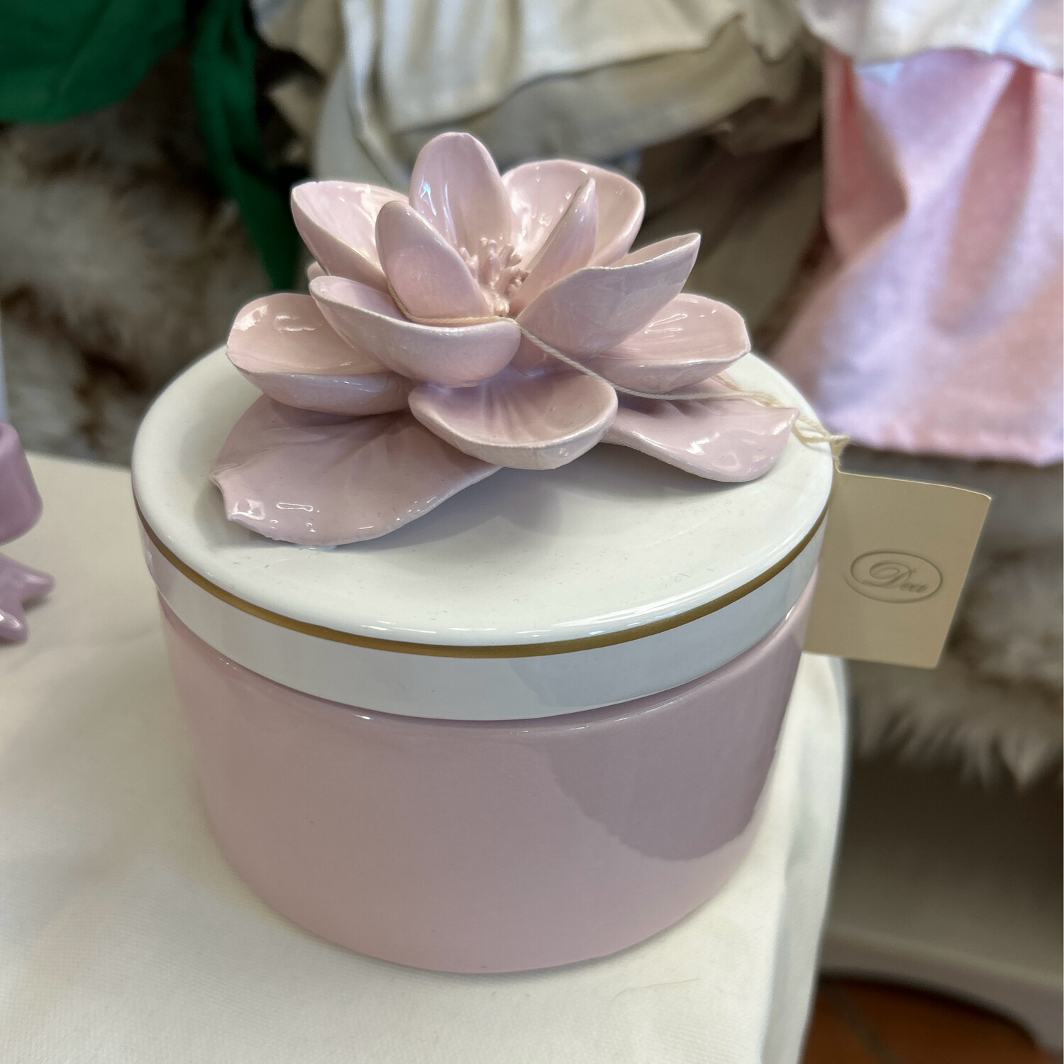 Scatola tonda con rosa bianco D.14 cm.H14 scatola verde militare Capodimonte