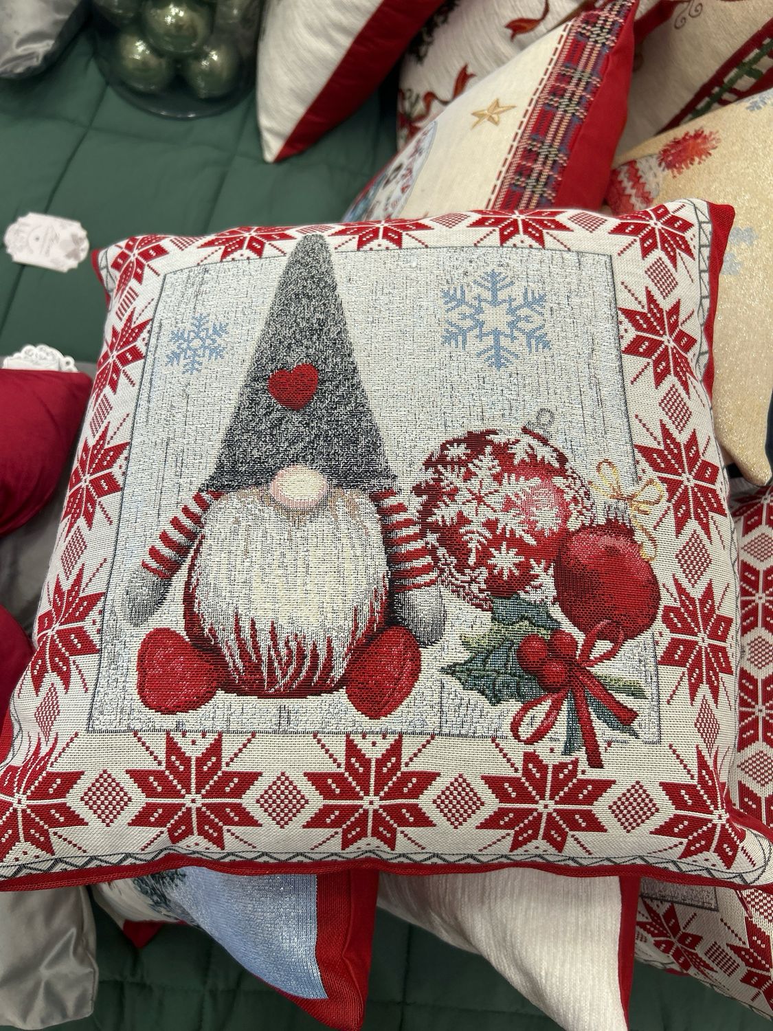 Cuscino Natalizio con elfo e decorazioni Cuscino Natalizio con elfo e decorazioni