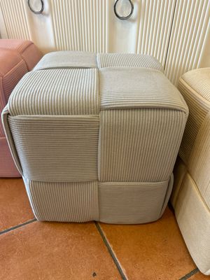 Pouf quadrato mis.40x40 h43 col.grigio