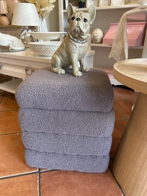 Pouf quadrato mis.40x40 h43 col.grigio contenitore Pouf quadrato mis.40x40 h43 col.grigio contenitore