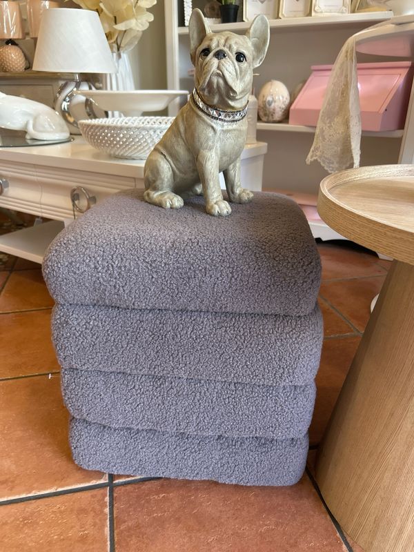 Pouf quadrato mis.40x40 h43 col.grigio contenitore Pouf quadrato mis.40x40 h43 col.grigio contenitore