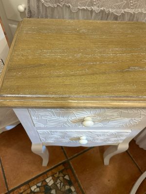 Comodino con Pomello bianco col come foto