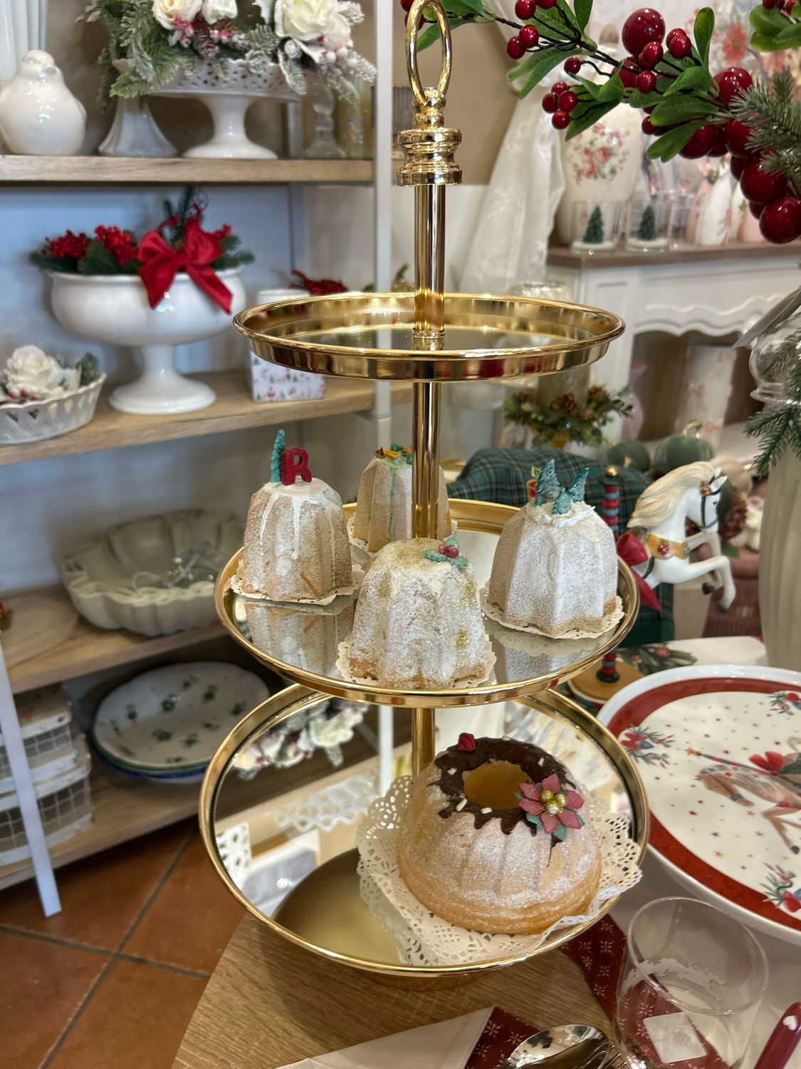 ALZATA tre ripiani con specchio Diametro 30 col.oro H.60