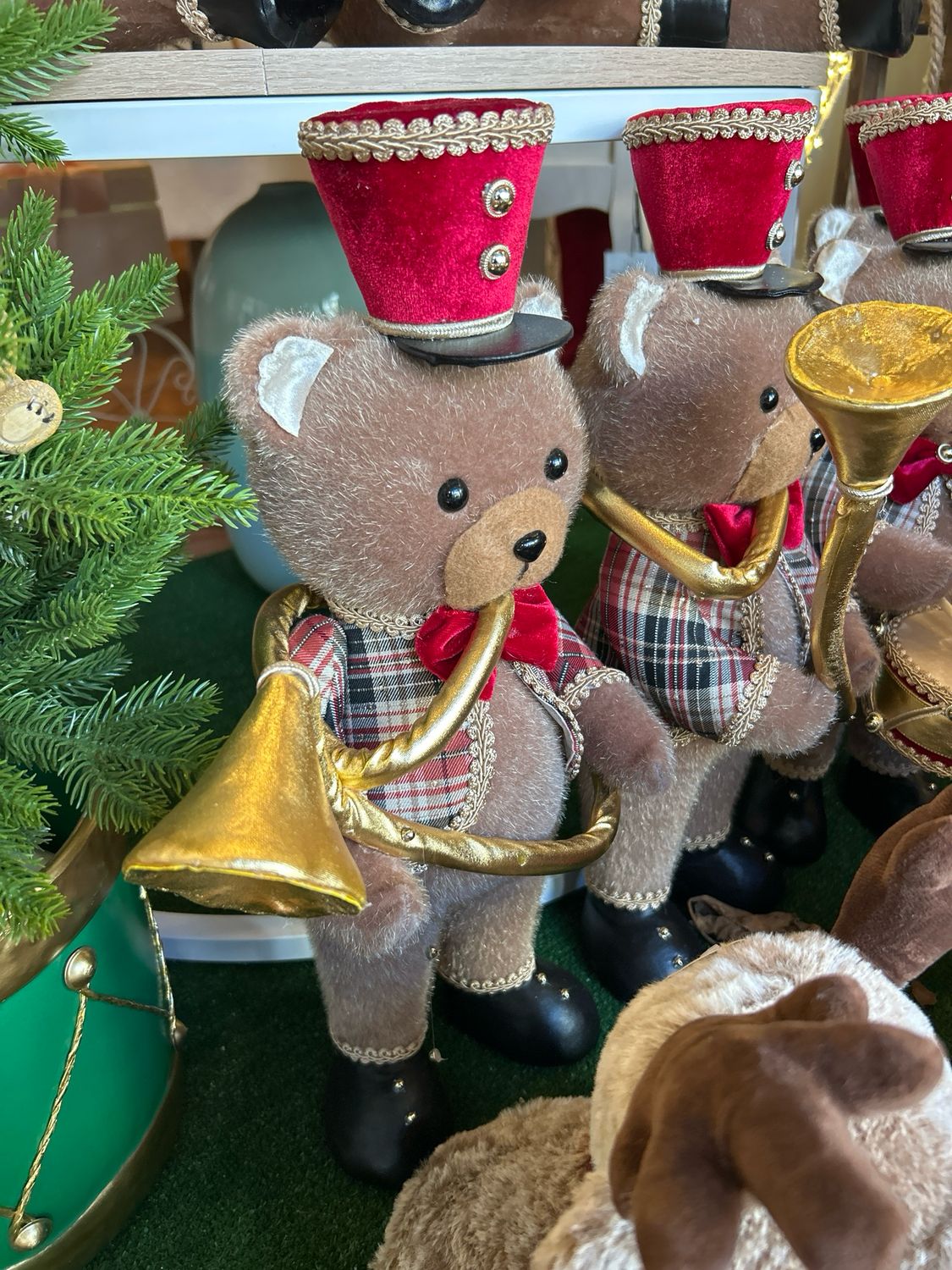 Orso c.tromba mis.19x16x45h con giacca tartan rosso beige e nero