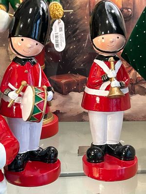 Soldatino H.28 cm con tamburo con giacca rossa