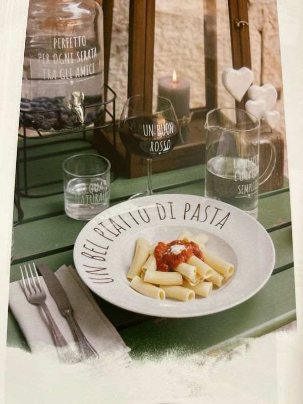 Piatto di pasta in porcellana con scatola (Nuvole di Stoffa) con scritta un bel piatto di pasta diametro 30 cm