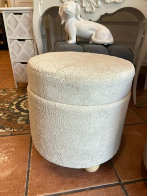 Pouf contenitore Disp. col.( Panna )chiaro e (Tortora) tondo mis.40x40 specificare colore nell’ordine