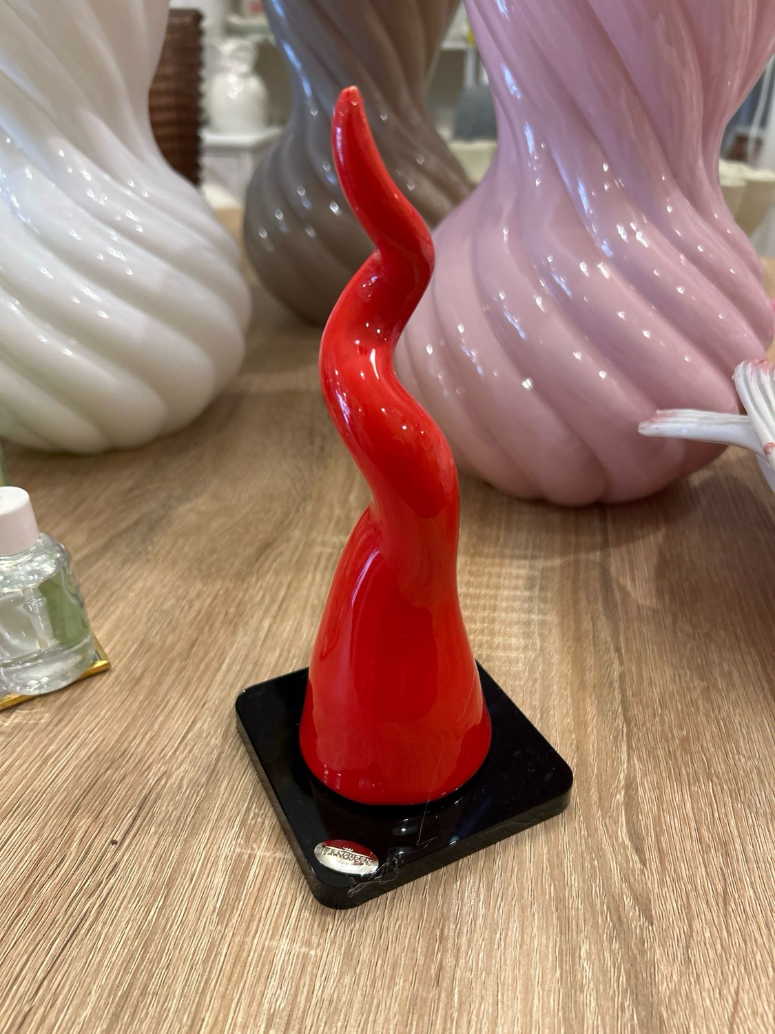 Corno su base plex disponibile col. Celeste.bianco.rosso lucido 23,80 cadauno Mis.9x9x21h Ilary Queen