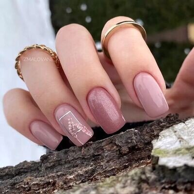 Różowy manicure