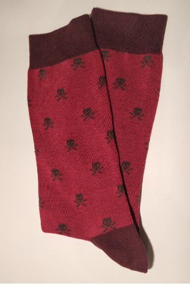 Calcetines calaveras burdeos