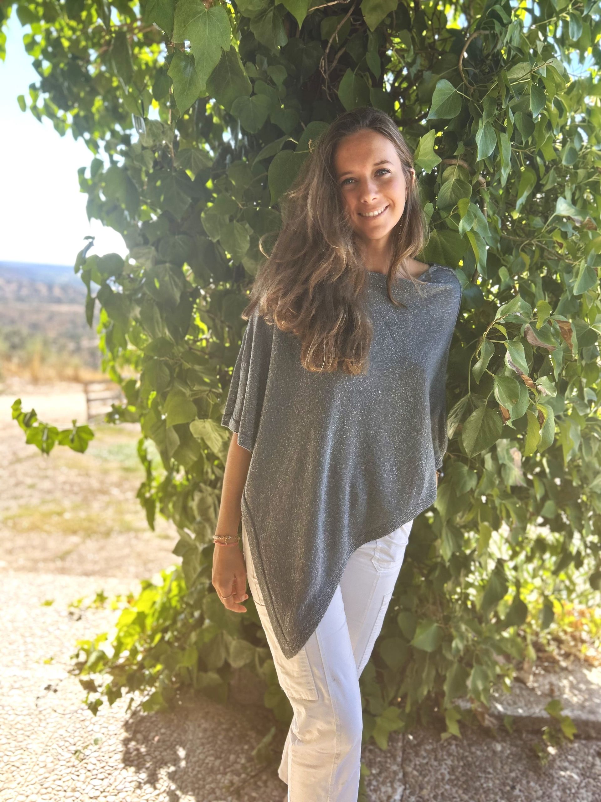 Poncho gris con brillo