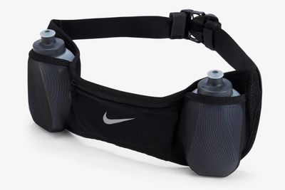 Nike Flex Stride Cinturón de Hidratación Doble para Correr (2 x 12 oz) Nike Flex Stride Cinturón de Hidratación Doble para Correr (2 x 12 oz)