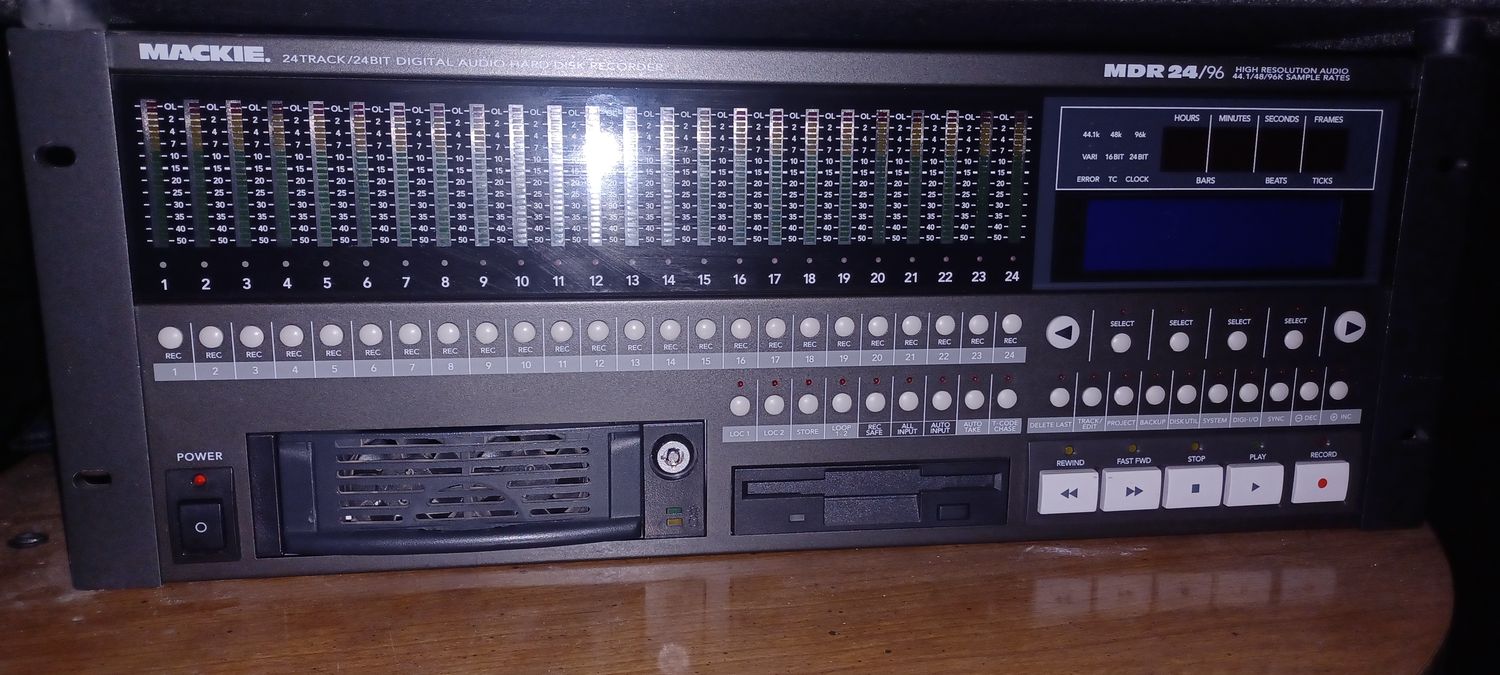 MACKIE MDR24/96 24-TRACK DIGITAL HD RECORDER