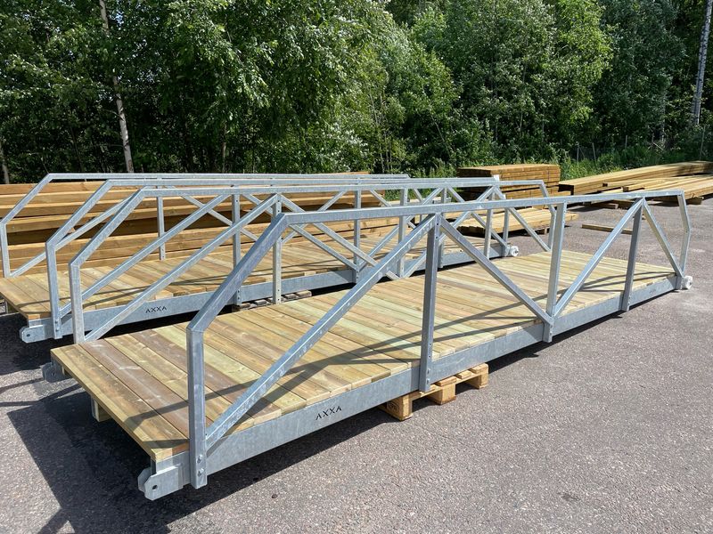 Teräskäyntisilta 1.5x8m kaiteilla