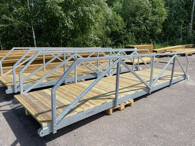Teräskäyntisilta 1.5x8m kaiteilla