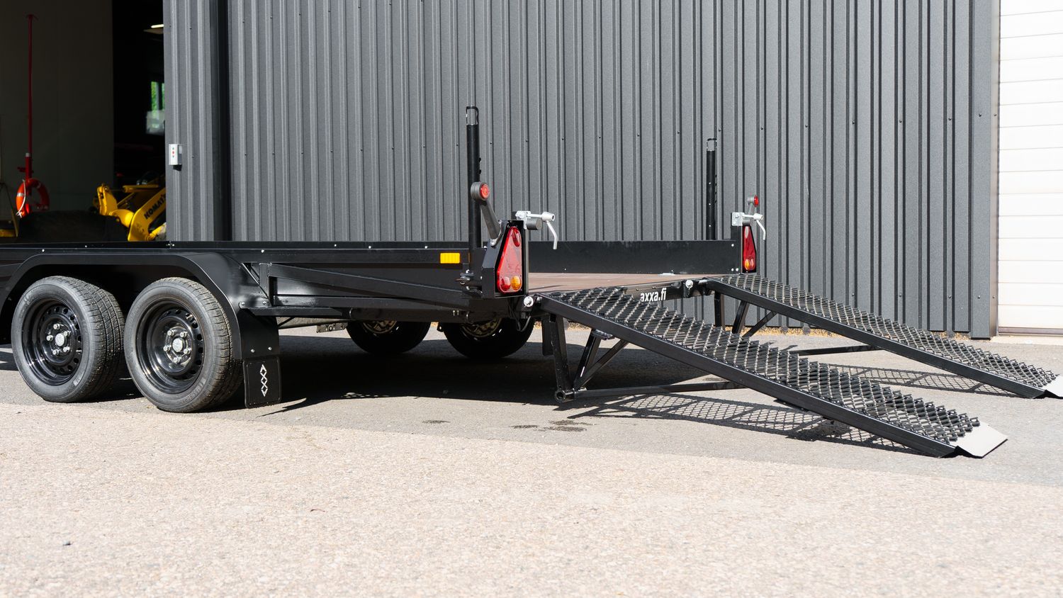 Axxa Koneenkuljetusvaunu 3.5t Black edition