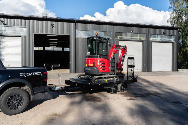 Axxa Koneenkuljetusvaunu 3.5t Black edition