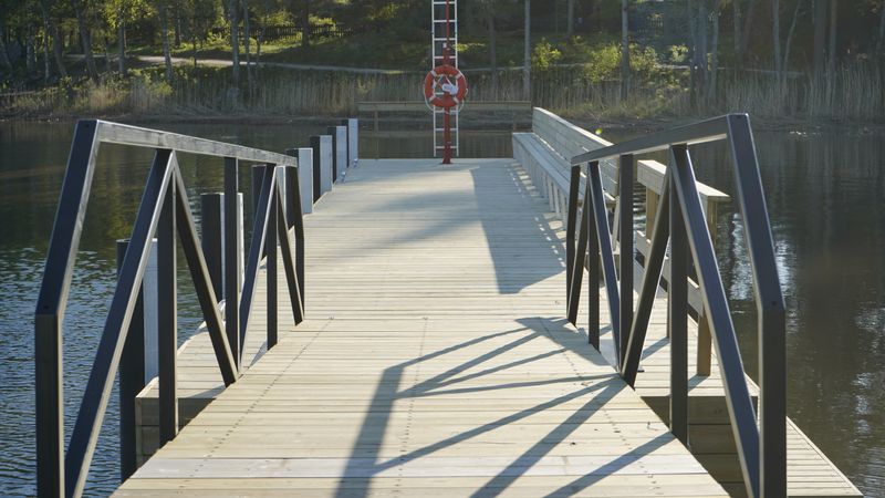 Teräskäyntisilta 1.5x8m kaiteilla