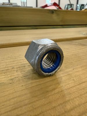 M20 Nyloc HDG 8.8 DIN 6924 / 25 kpl