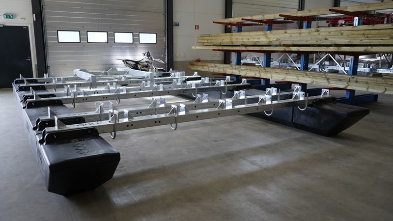 Crossbeam 443