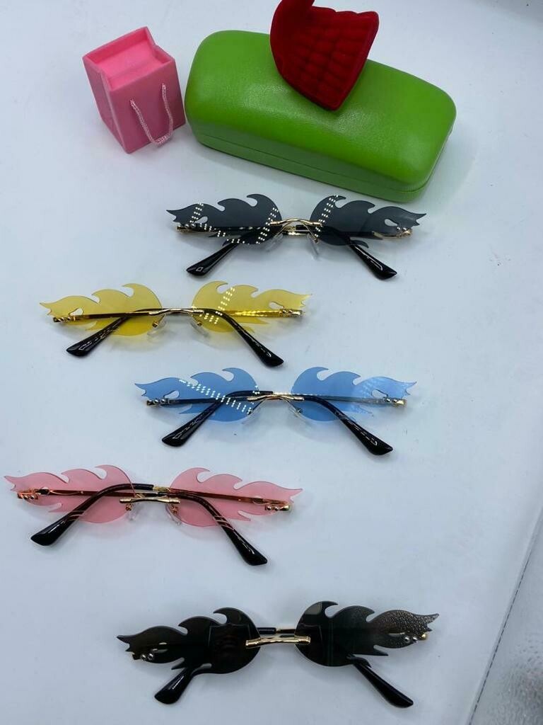 Sunshades, chain and pendants