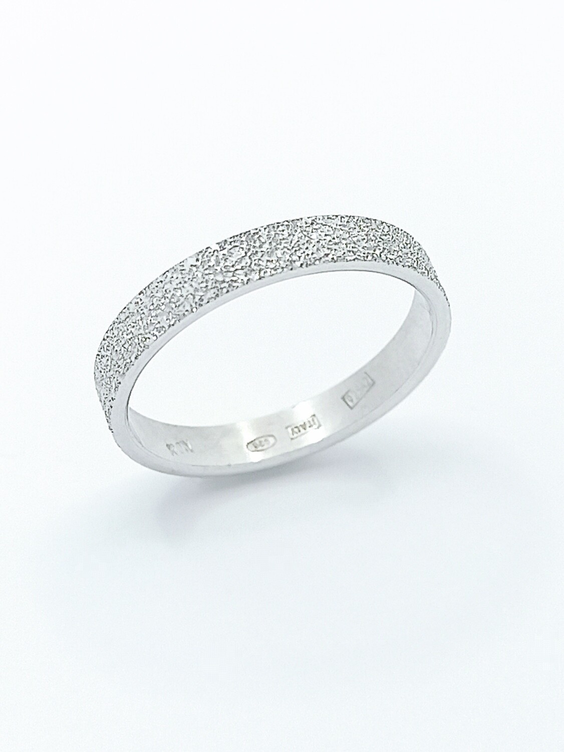 Silver 925 wedding ring diamond scratch surface