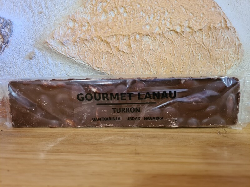 Turron de chocolate con leche