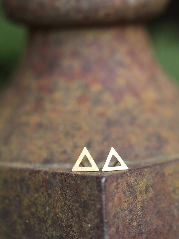 SCRATCHED TRIANGLE earrings