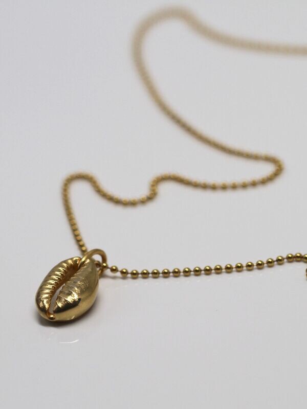 KAURI necklace