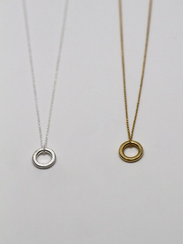 SCRATCHED LOOP necklace