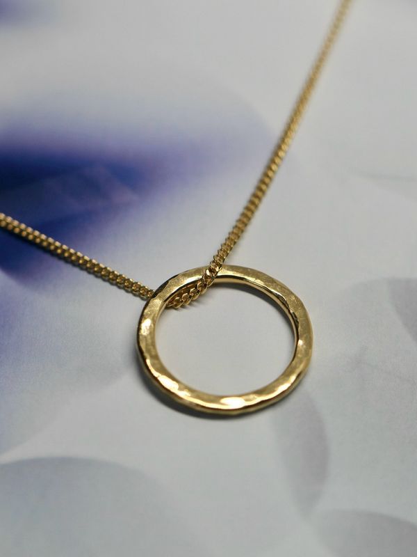 PUNCHED LOOP necklace
