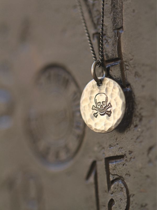 ICONS PUNCHED necklace