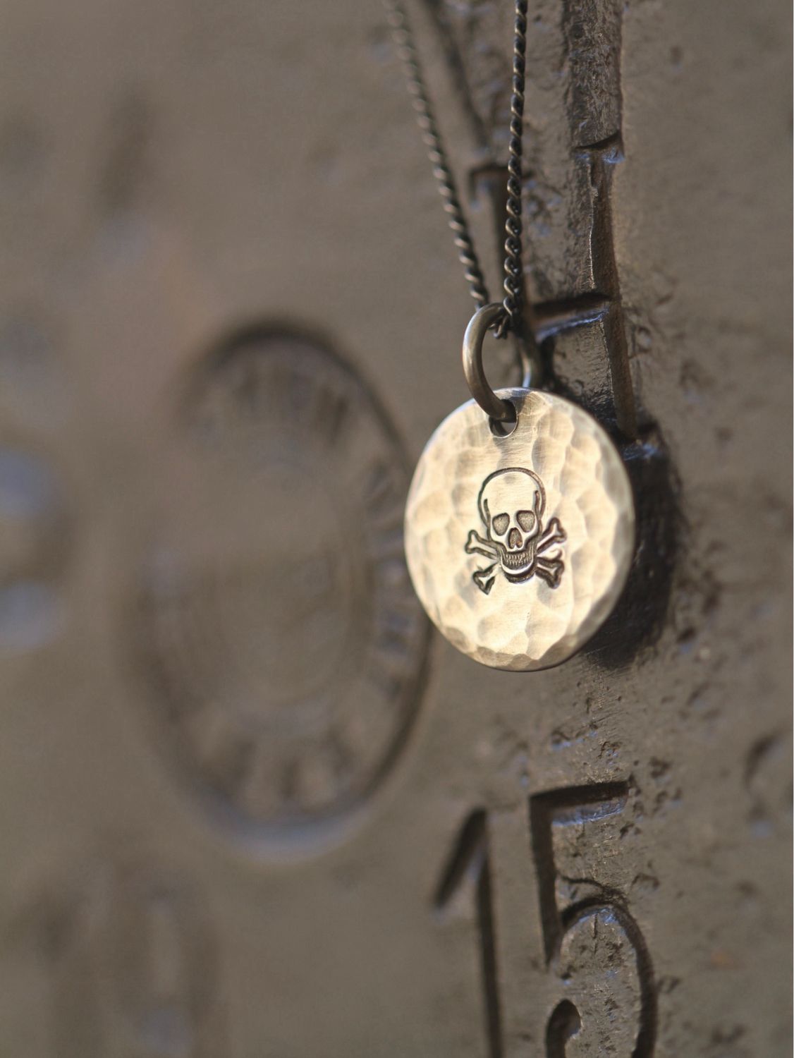 ICONS PUNCHED necklace