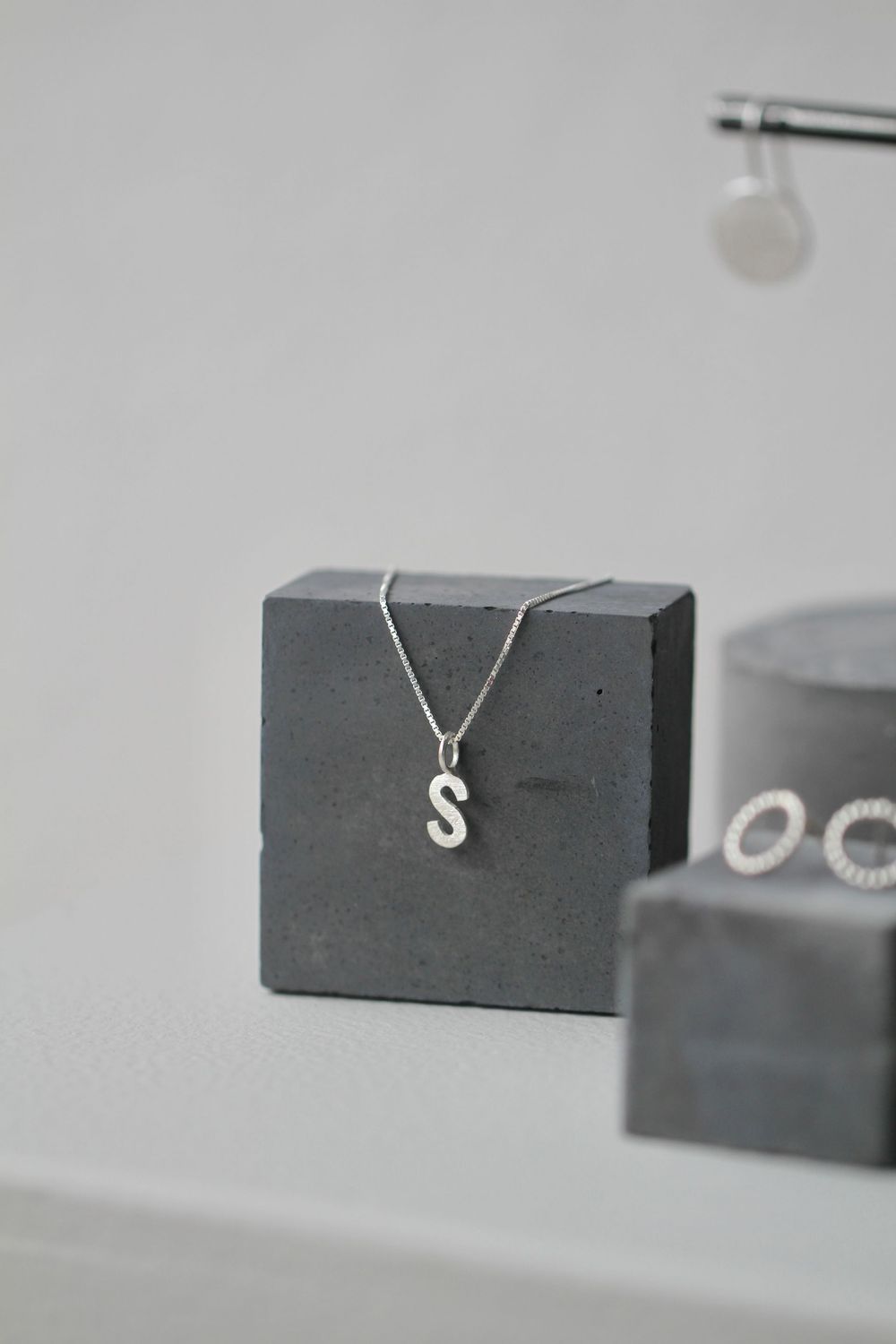 THE LETTER necklace THE LETTER necklace