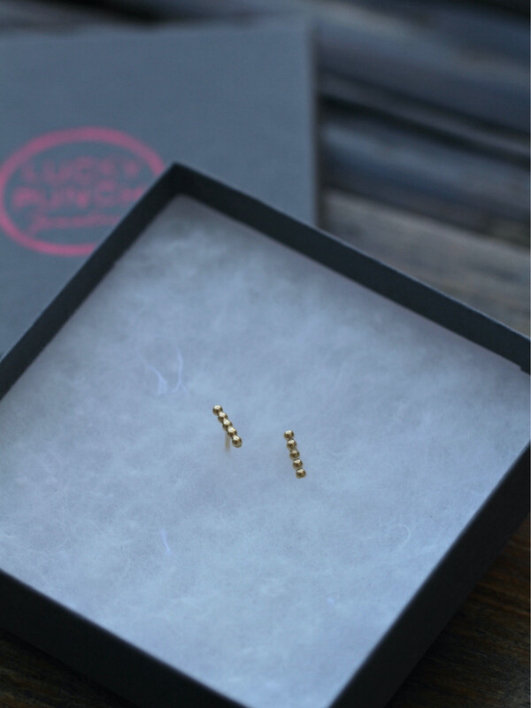 DOTTED BAR earrings