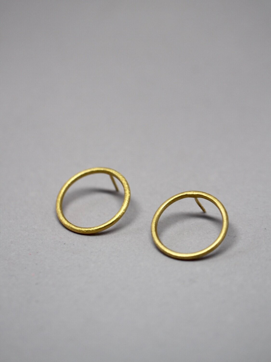 SCRATCHED LOOP earrings