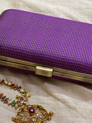 Wine Violet Muthuseer Kattam