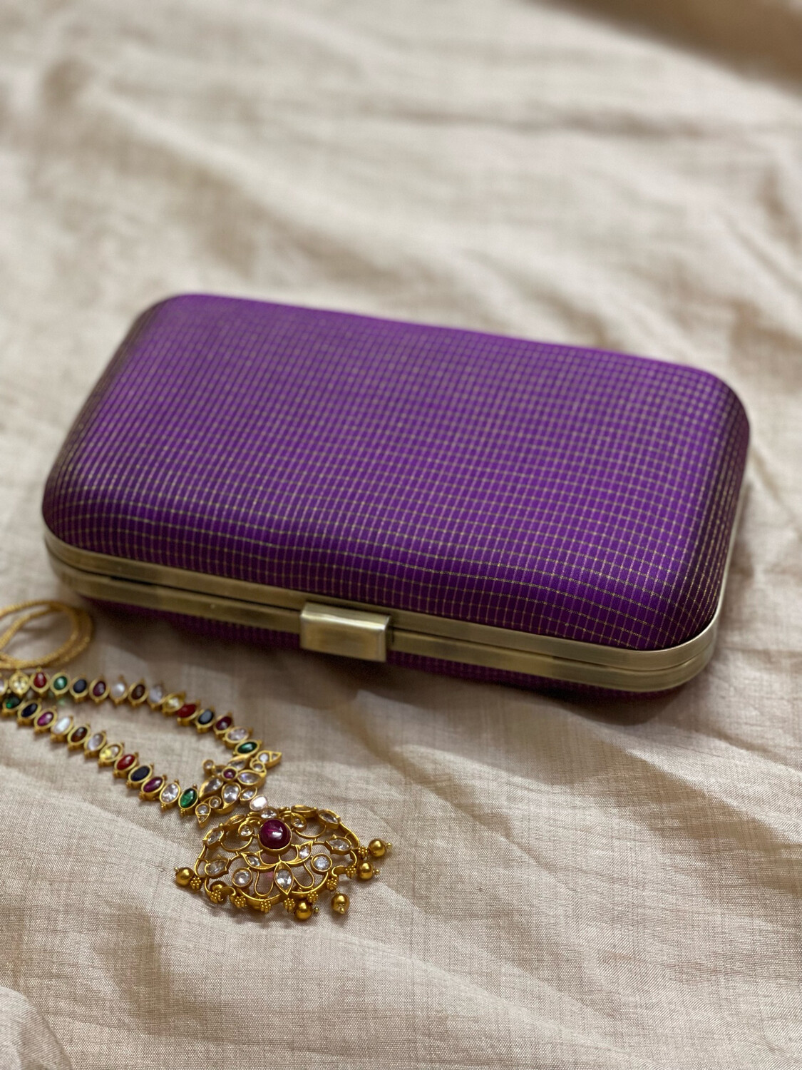 Wine Violet Muthuseer Kattam