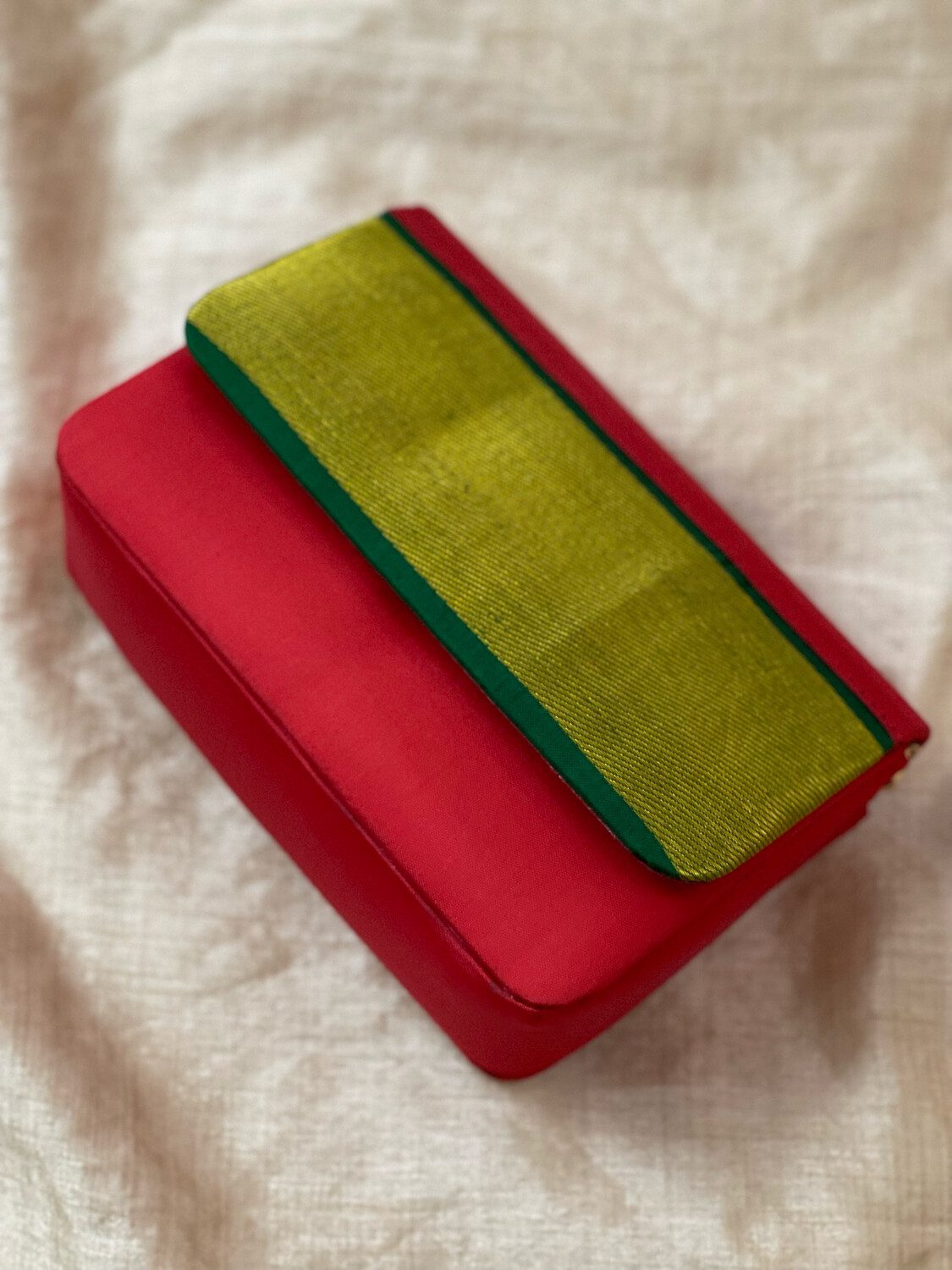 Red With Green Bhavanchi