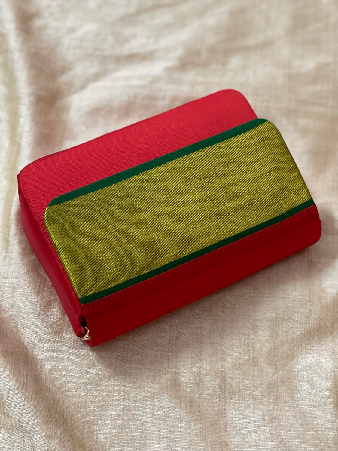 Red With Green Bhavanchi